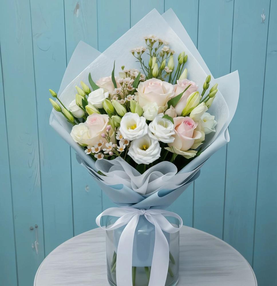 Букет цветов из: Розы и Лизиантусы в Борисовке Краснодарского края