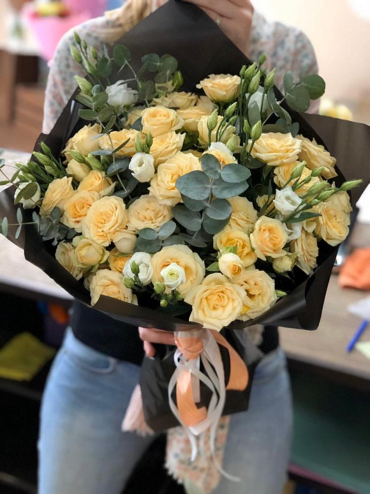 Букет цветов из: Розы и Лизиантусы в Борисовке Краснодарского края