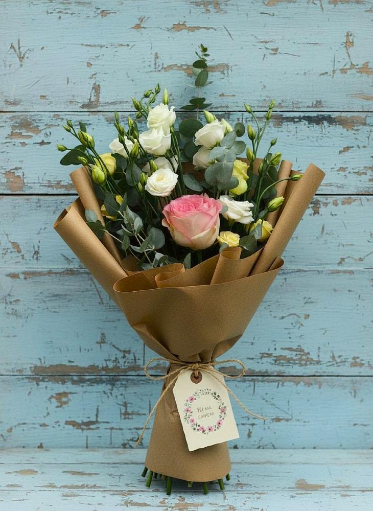 Букет цветов из: Розы и Лизиантусы в Борисовке Краснодарского края