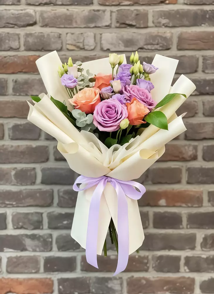 Букет цветов из: Лизиантусы и Розы в Борисовке Краснодарского края