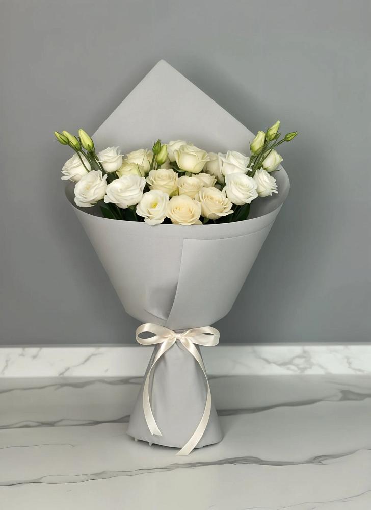 Букет цветов из: Розы и Лизиантусы в Борисовке Краснодарского края