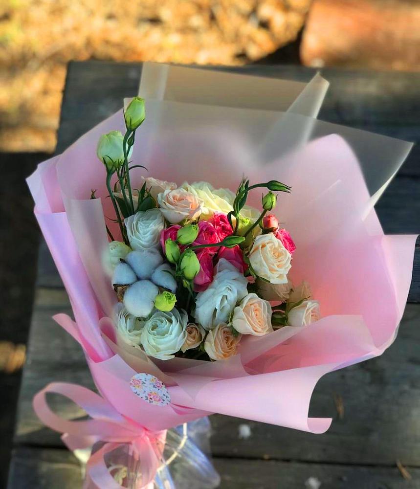 Букет цветов из: Розы и Лизиантусы в Борисовке Краснодарского края