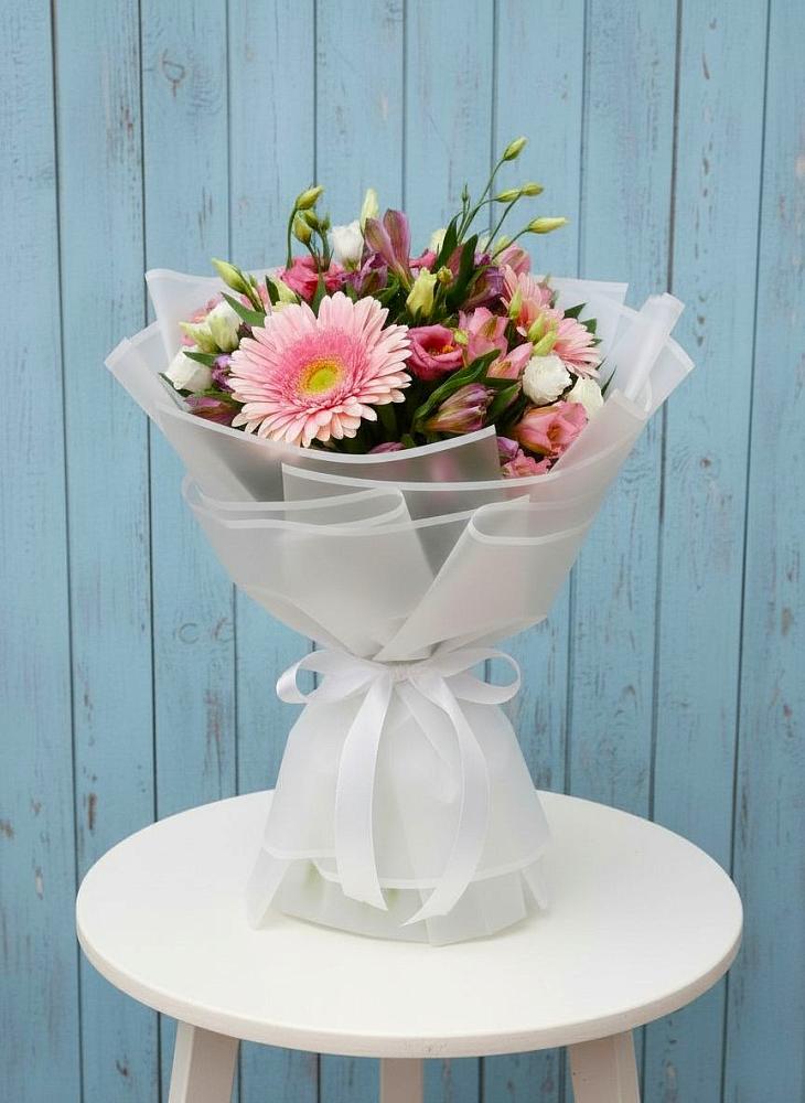 Букет цветов из: Герберы, Альстромерии и Лизиантусы в Борисовке Краснодарского края