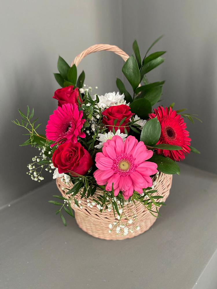 Цветочная композиция из Розы, Хризантемы и Герберы в корзине в Борисовке Краснодарского края