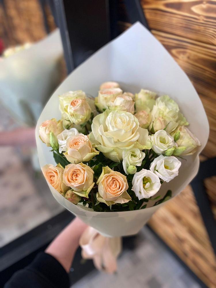 Букет цветов из: Розы и Лизиантусы в Борисовке Краснодарского края